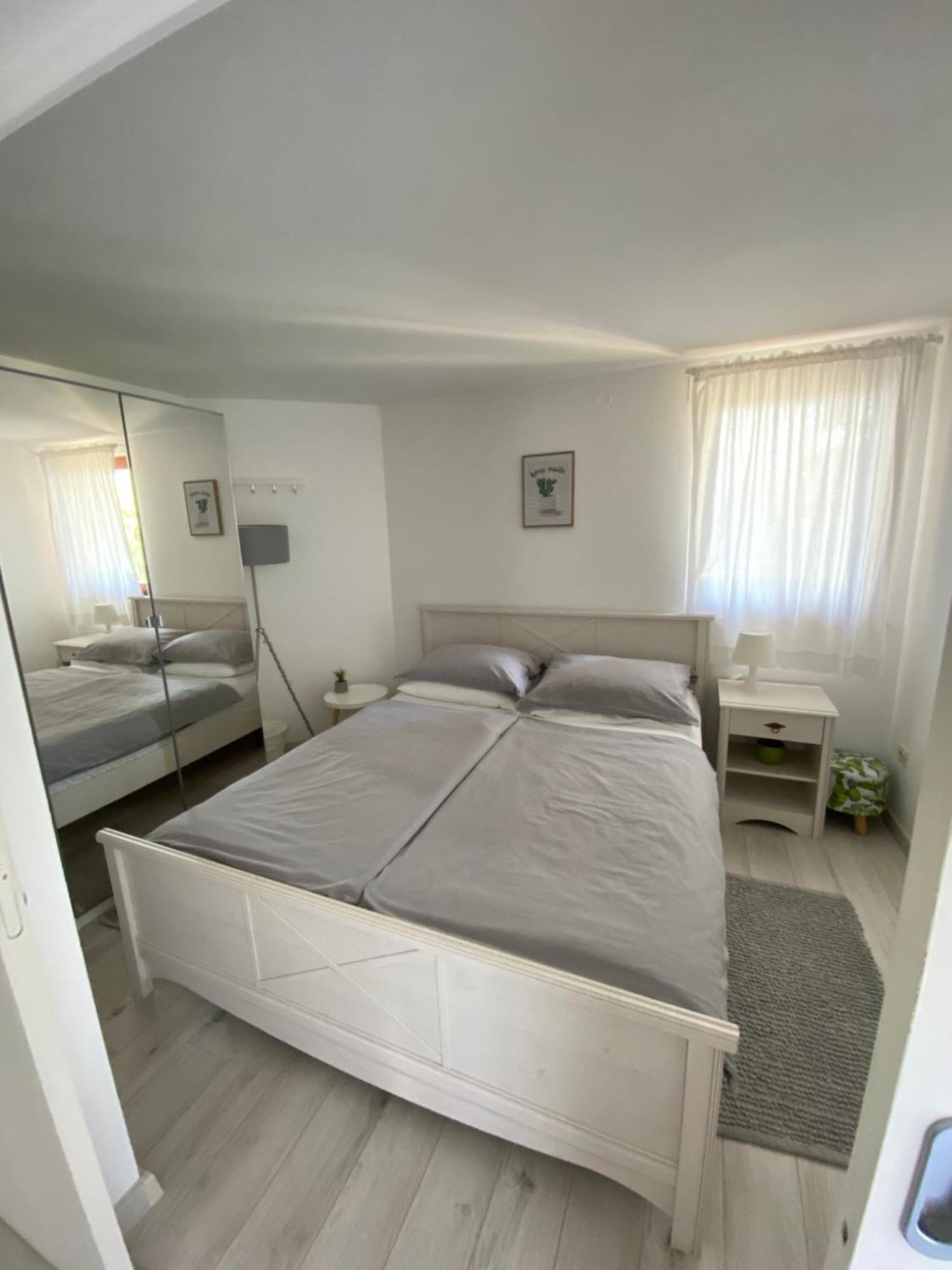 Apartments Flora 1 Banjol 외부 사진